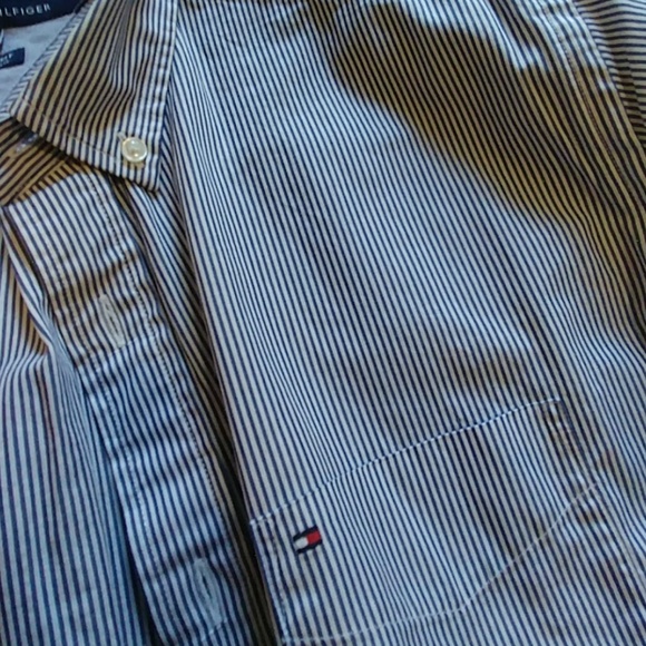 Men's Tommy Hilfiger Classic Fit button up - Picture 3 of 4